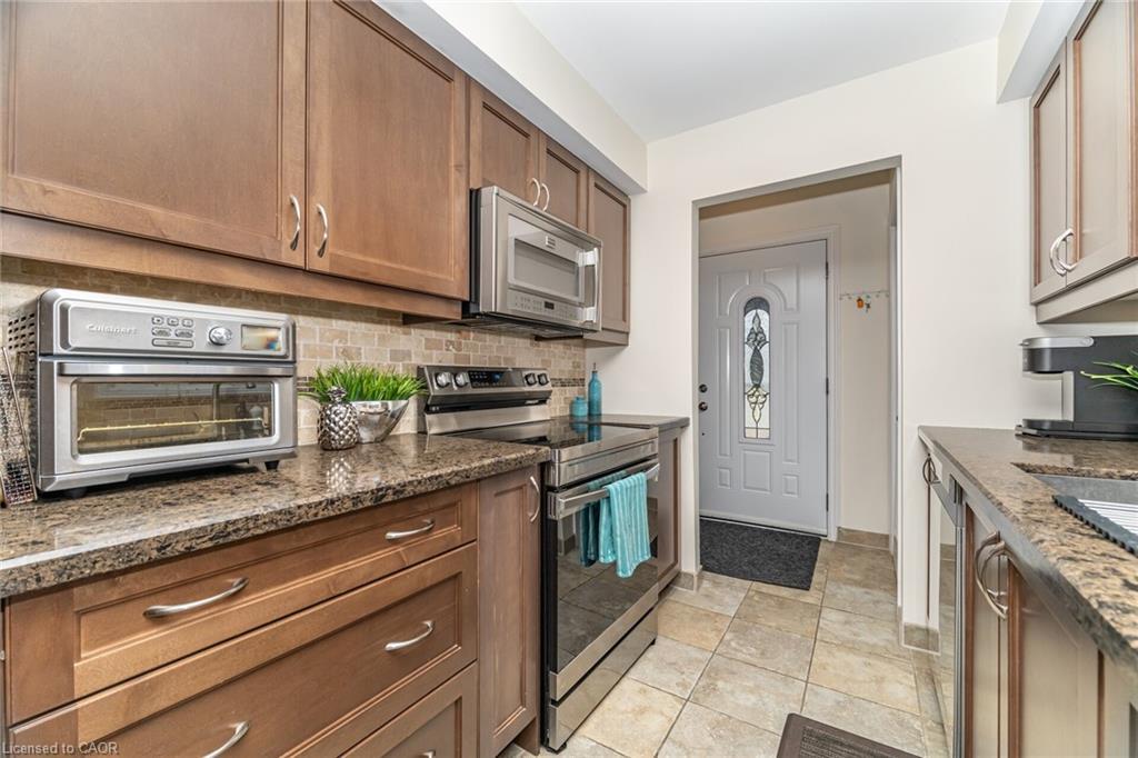 225 Golfwood Drive, Hamilton, ON - Indoor Photo Showing Kitchen