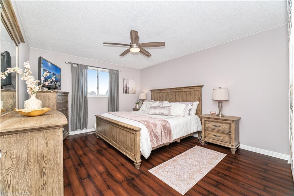 225 Golfwood Drive, Hamilton, ON - Indoor Photo Showing Bedroom