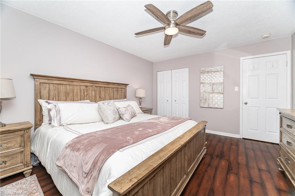 225 Golfwood Drive, Hamilton, ON - Indoor Photo Showing Bedroom
