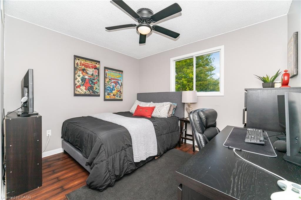 225 Golfwood Drive, Hamilton, ON - Indoor Photo Showing Bedroom