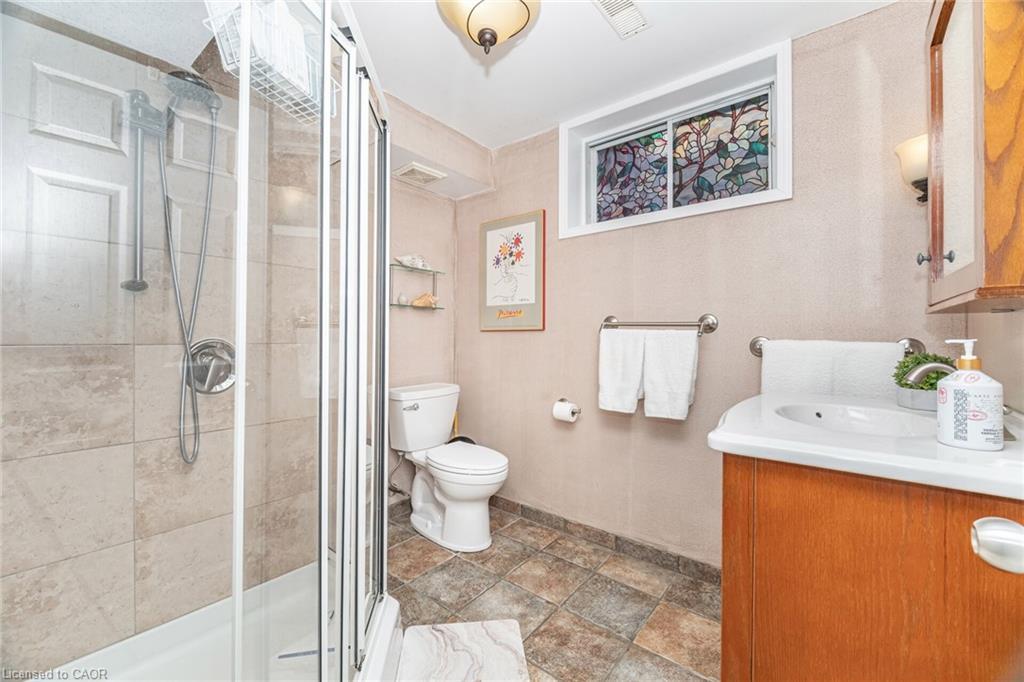 225 Golfwood Drive, Hamilton, ON - Indoor Photo Showing Bathroom