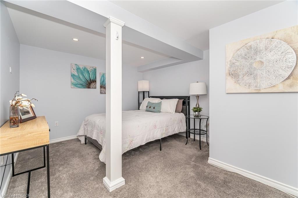 225 Golfwood Drive, Hamilton, ON - Indoor Photo Showing Bedroom