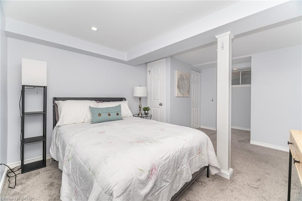 225 Golfwood Drive, Hamilton, ON - Indoor Photo Showing Bedroom