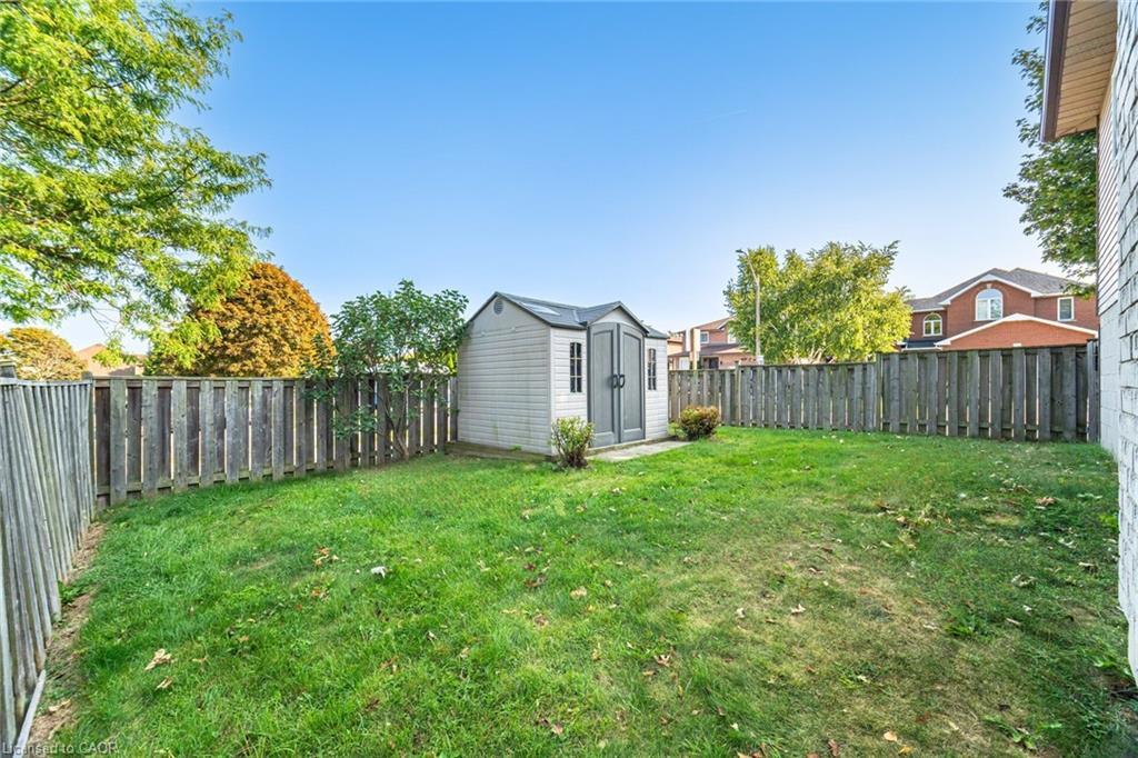 225 Golfwood Drive, Hamilton, ON - Outdoor