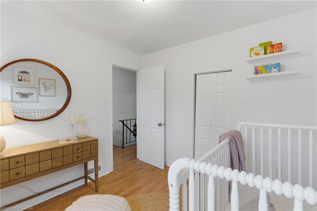 70 Rosemont Avenue, Hamilton, ON - Indoor Photo Showing Bedroom