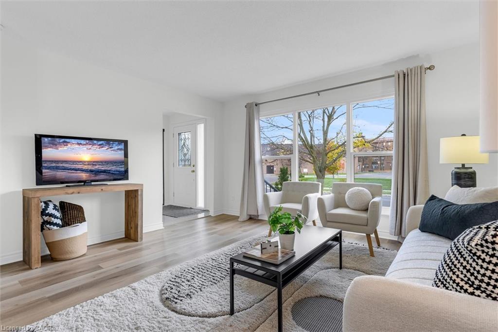 3096 Palmer Drive, Burlington, ON - Indoor Photo Showing Living Room