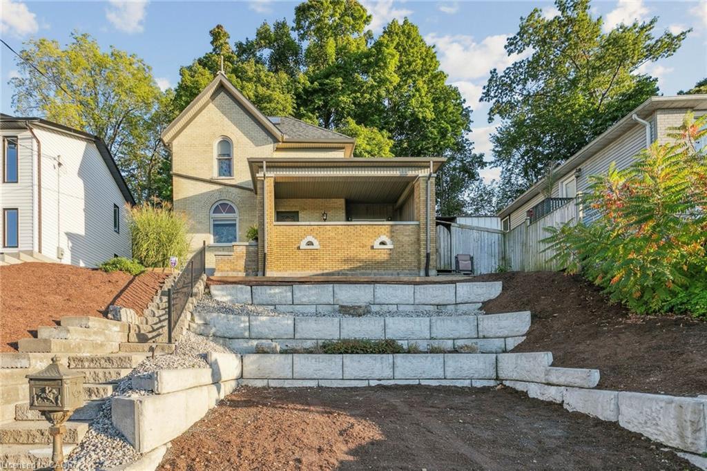 132 Queen Street W, Cambridge, ON - Outdoor