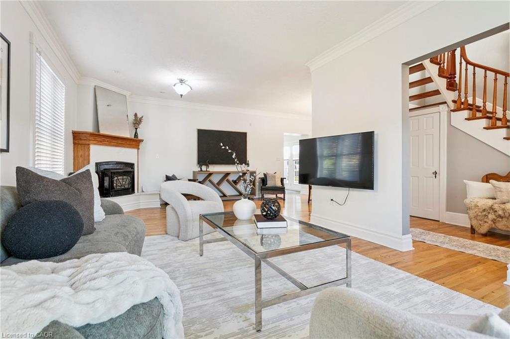 132 Queen Street W, Cambridge, ON - Indoor Photo Showing Living Room With Fireplace