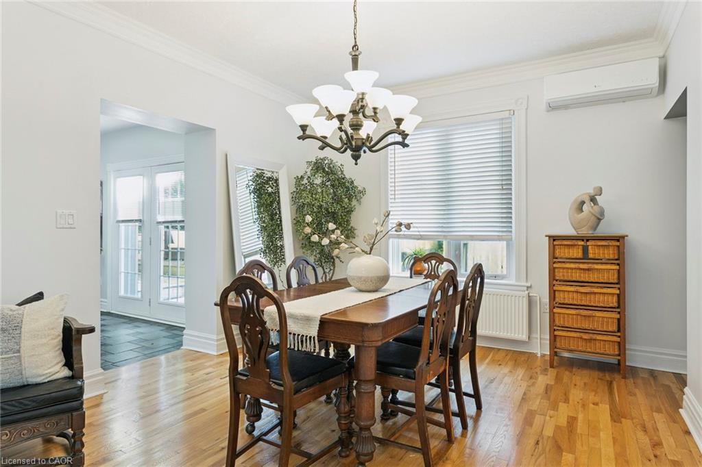132 Queen Street W, Cambridge, ON - Indoor Photo Showing Dining Room