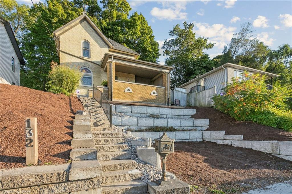 132 Queen Street W, Cambridge, ON - Outdoor