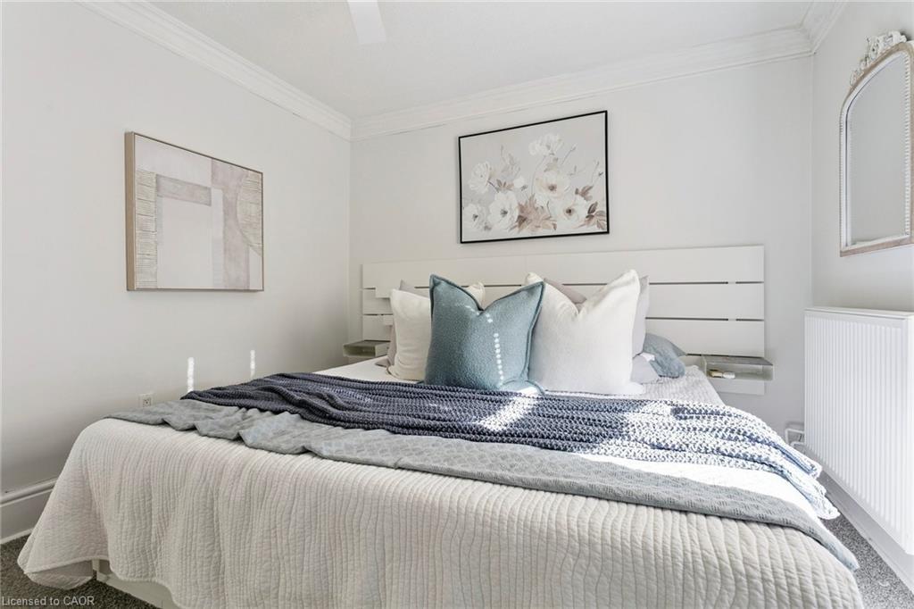 132 Queen Street W, Cambridge, ON - Indoor Photo Showing Bedroom