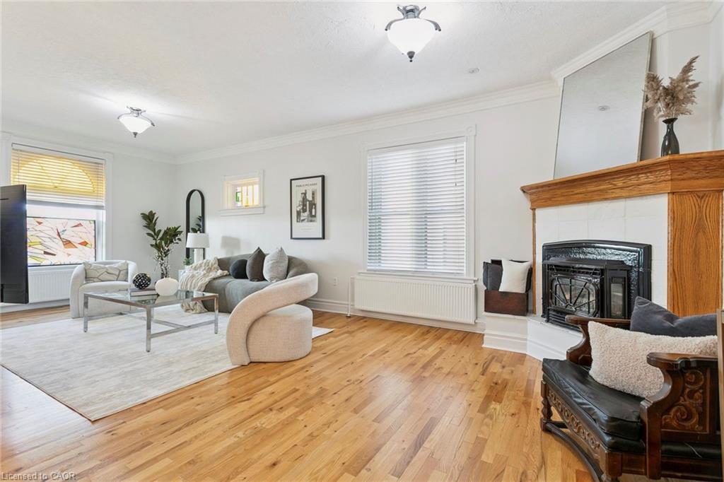 132 Queen Street W, Cambridge, ON - Indoor Photo Showing Living Room With Fireplace