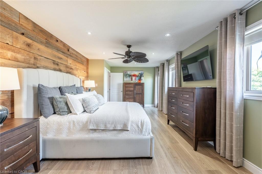 2338 Norland Drive, Burlington, ON - Indoor Photo Showing Bedroom