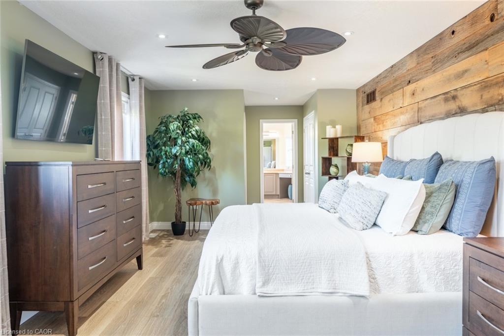 2338 Norland Drive, Burlington, ON - Indoor Photo Showing Bedroom