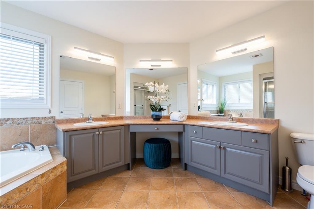 2338 Norland Drive, Burlington, ON - Indoor Photo Showing Bathroom