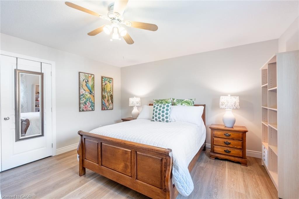 2338 Norland Drive, Burlington, ON - Indoor Photo Showing Bedroom