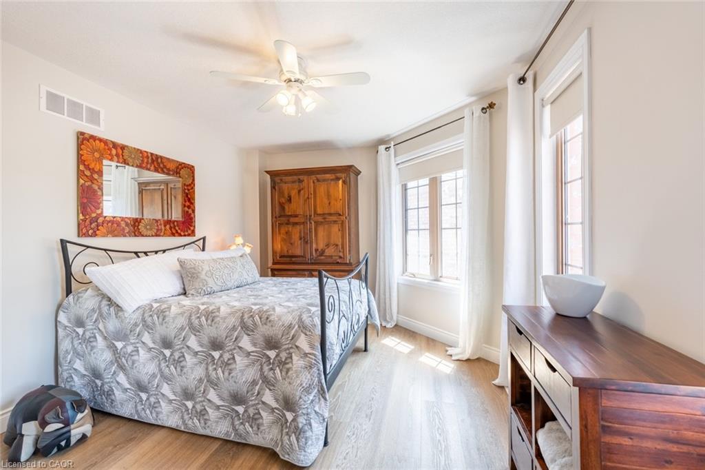 2338 Norland Drive, Burlington, ON - Indoor Photo Showing Bedroom