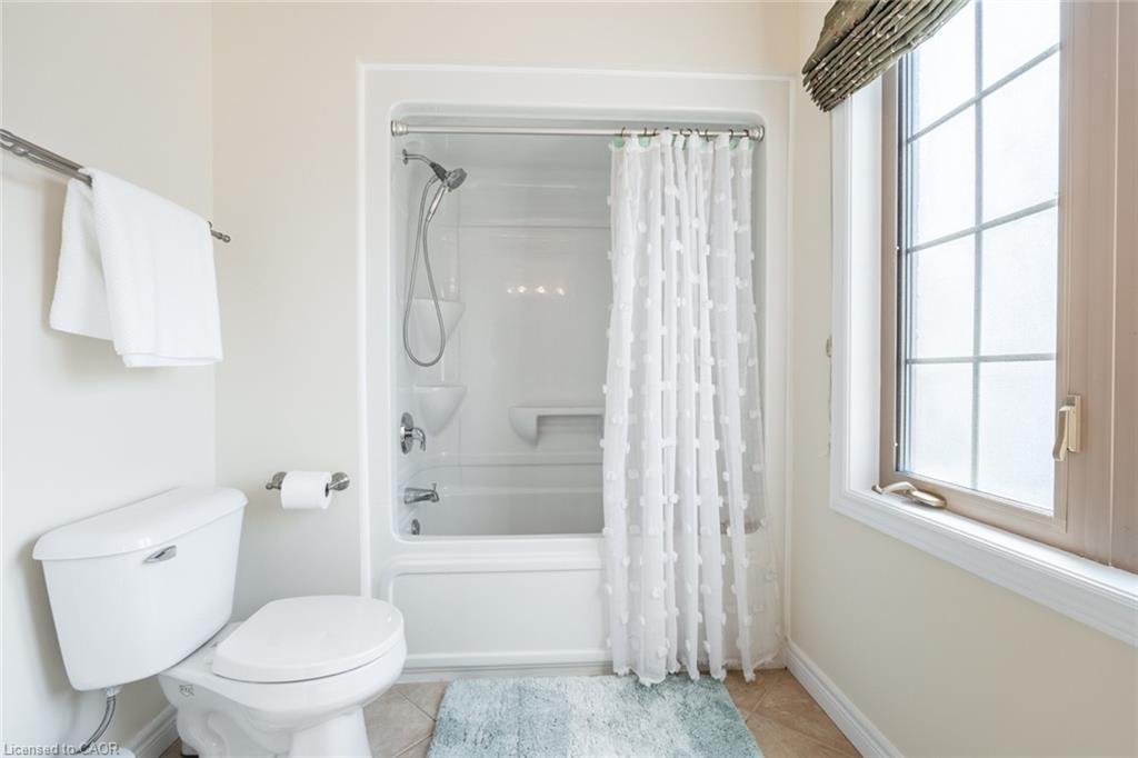 2338 Norland Drive, Burlington, ON - Indoor Photo Showing Bathroom