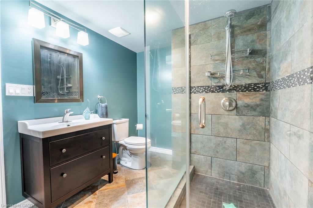 2338 Norland Drive, Burlington, ON - Indoor Photo Showing Bathroom