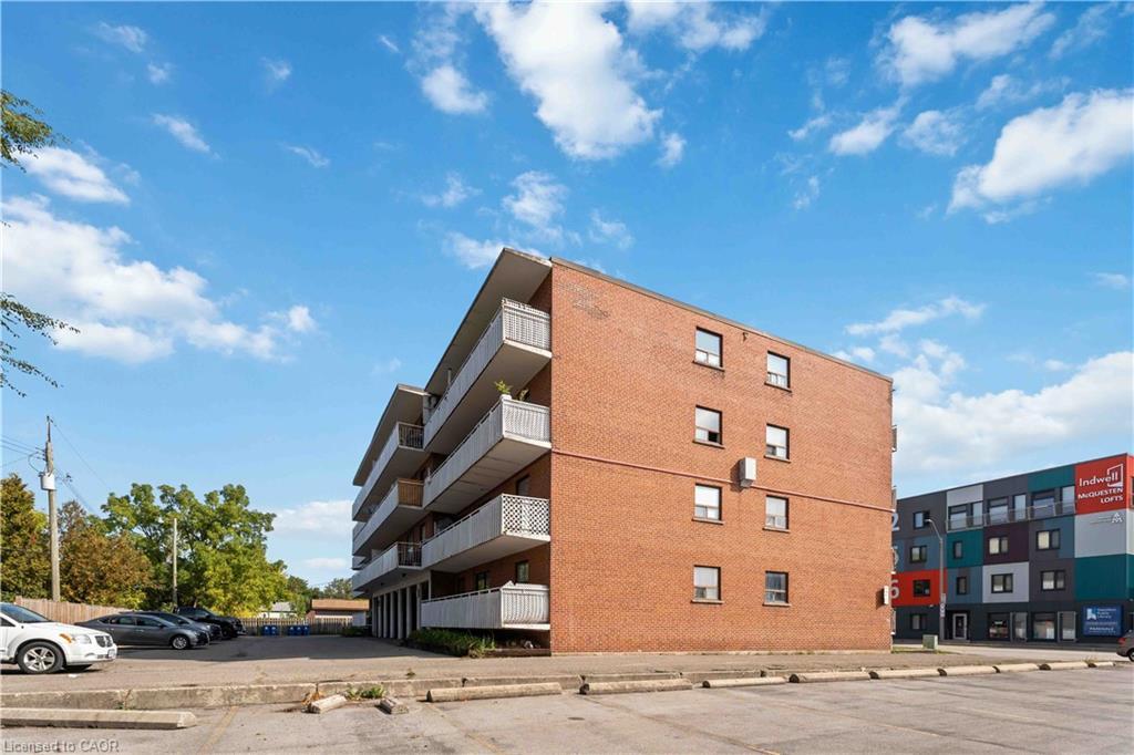 208-269 Parkdale Avenue N, Hamilton, ON - Outdoor