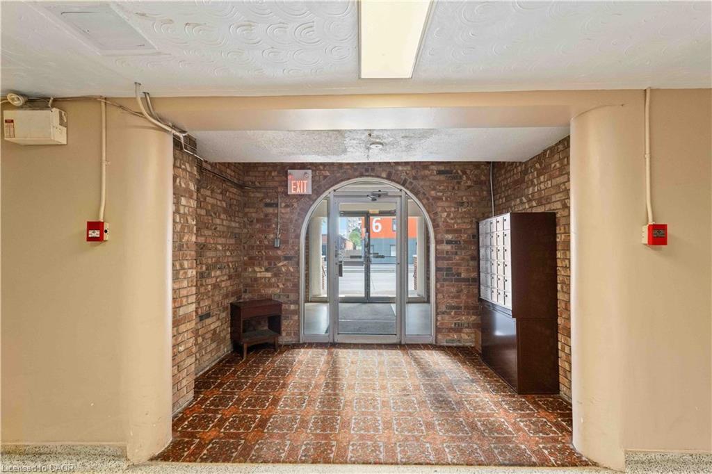 208-269 Parkdale Avenue N, Hamilton, ON - Indoor Photo Showing Other Room