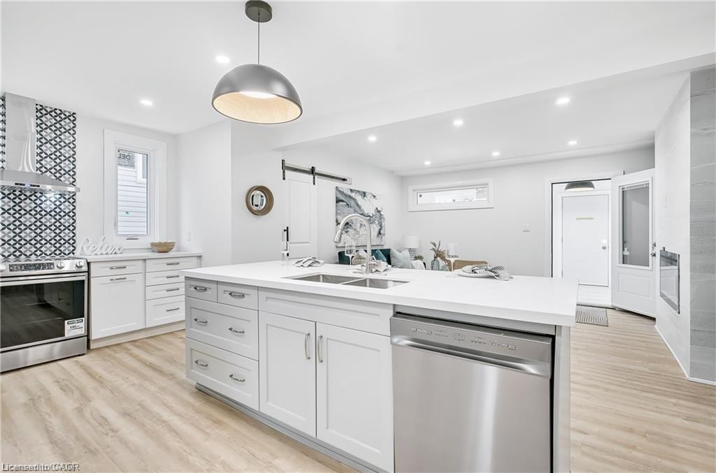 1-10 Comet Avenue, Hamilton, ON - Indoor Photo Showing Kitchen With Double Sink With Upgraded Kitchen