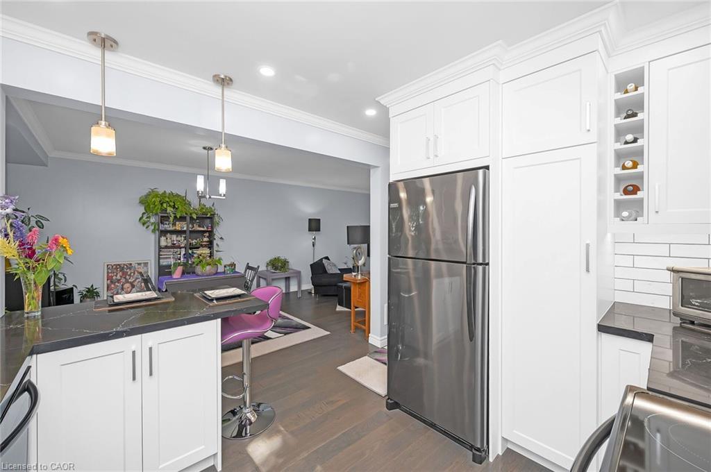 163 Ross Lane, Oakville, ON - Indoor Photo Showing Kitchen
