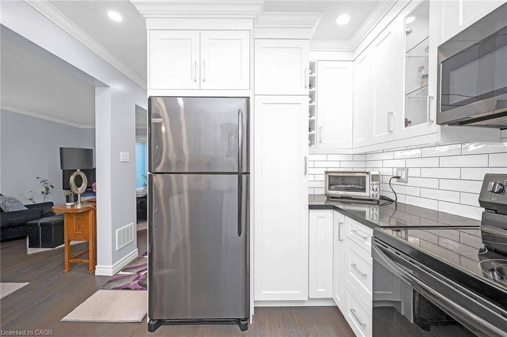 163 Ross Lane, Oakville, ON - Indoor Photo Showing Kitchen