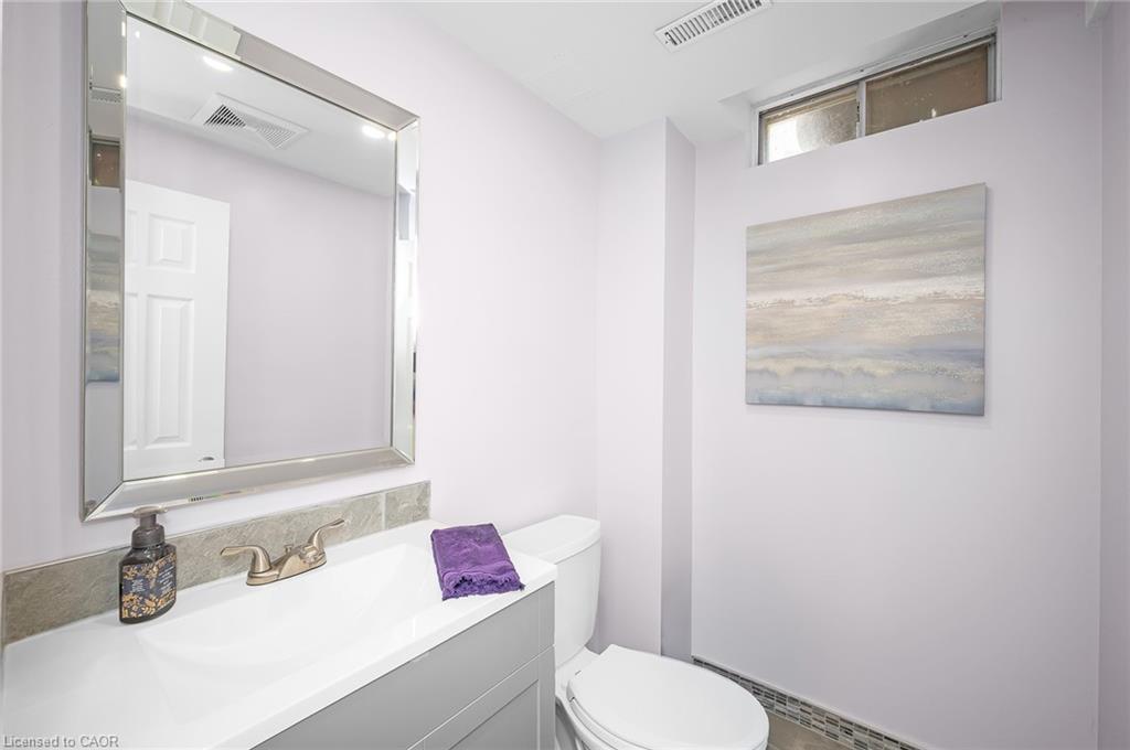 163 Ross Lane, Oakville, ON - Indoor Photo Showing Bathroom