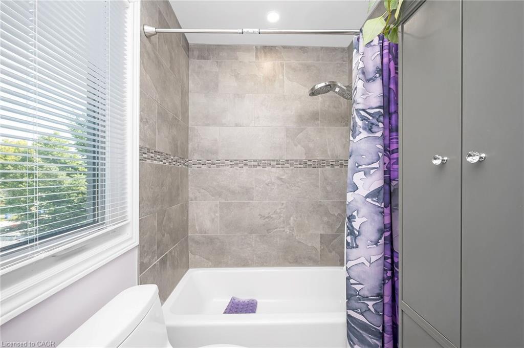 163 Ross Lane, Oakville, ON - Indoor Photo Showing Bathroom
