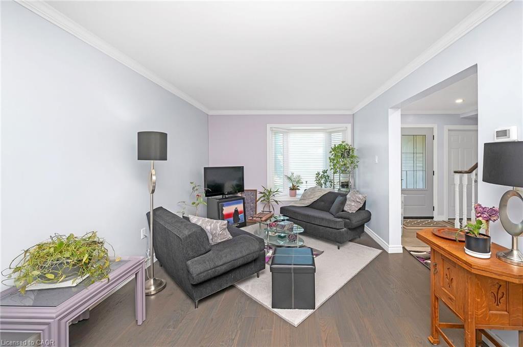 163 Ross Lane, Oakville, ON - Indoor Photo Showing Living Room