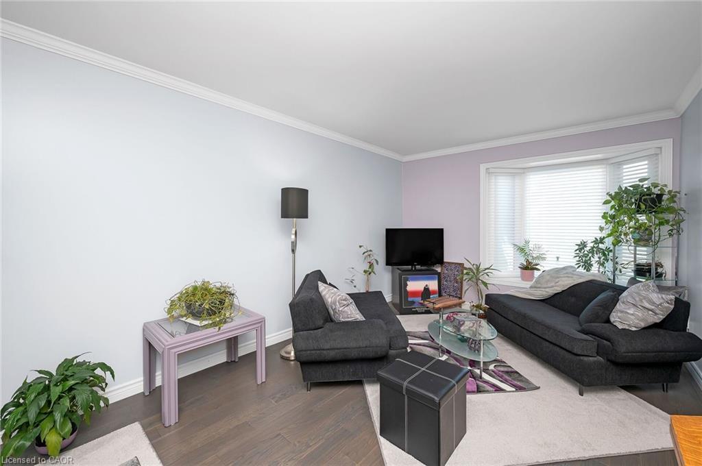 163 Ross Lane, Oakville, ON - Indoor Photo Showing Living Room