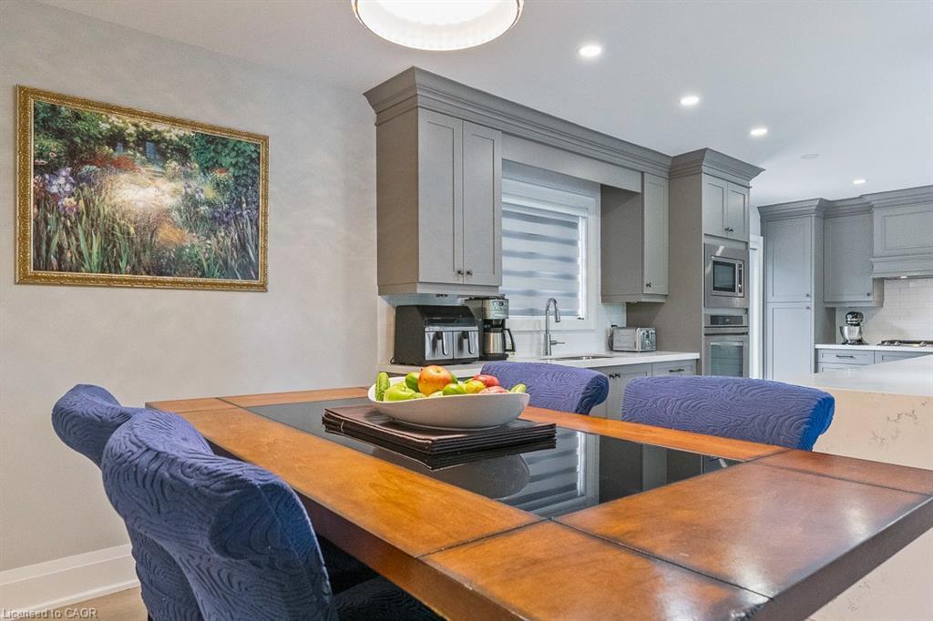 231 Southwood Court, Oakville, ON - Indoor Photo Showing Dining Room
