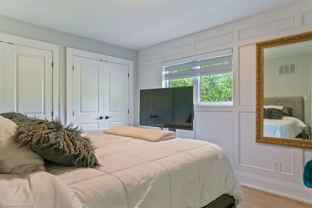 231 Southwood Court, Oakville, ON - Indoor Photo Showing Bedroom