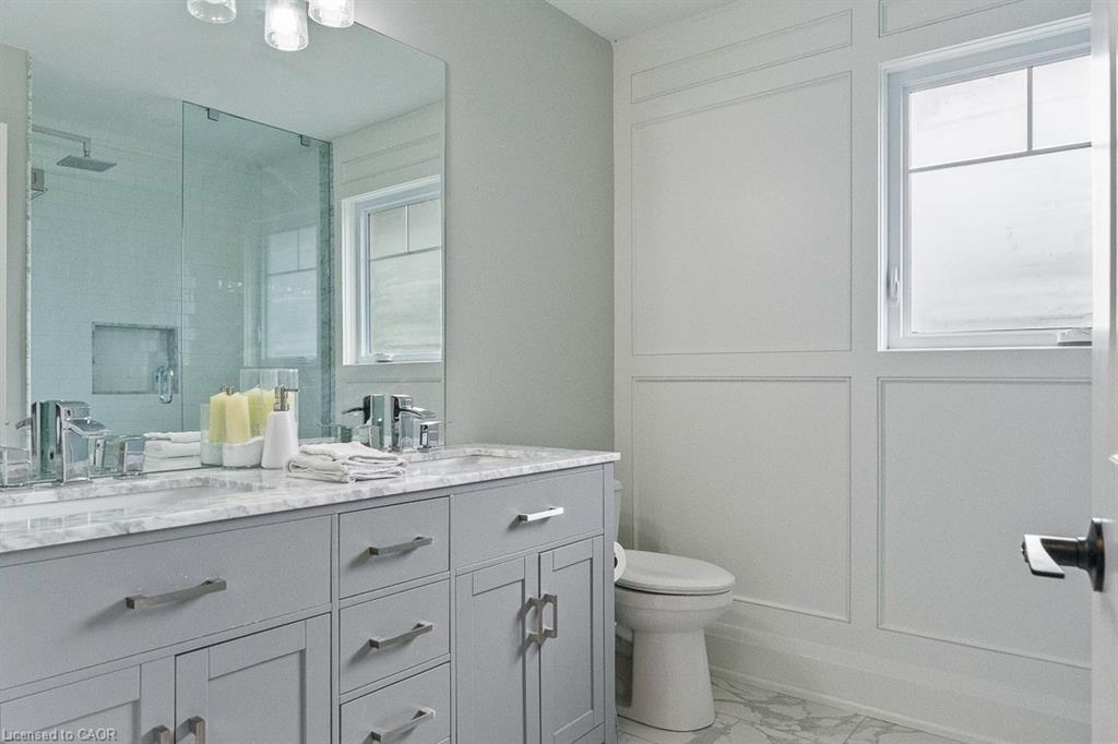 231 Southwood Court, Oakville, ON - Indoor Photo Showing Bathroom