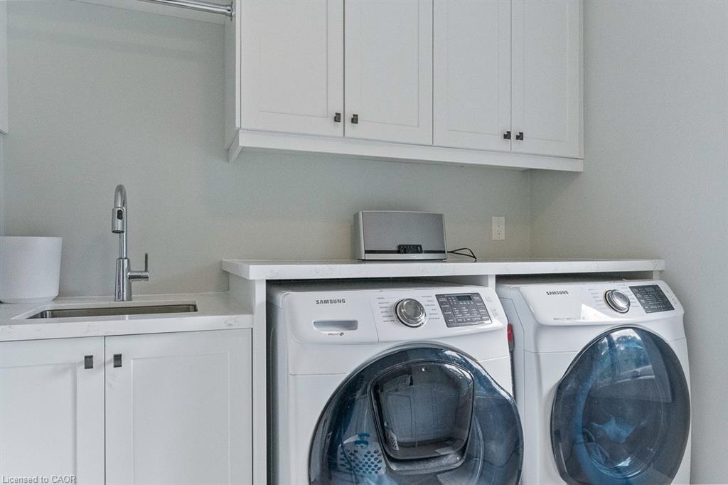 231 Southwood Court, Oakville, ON - Indoor Photo Showing Laundry Room