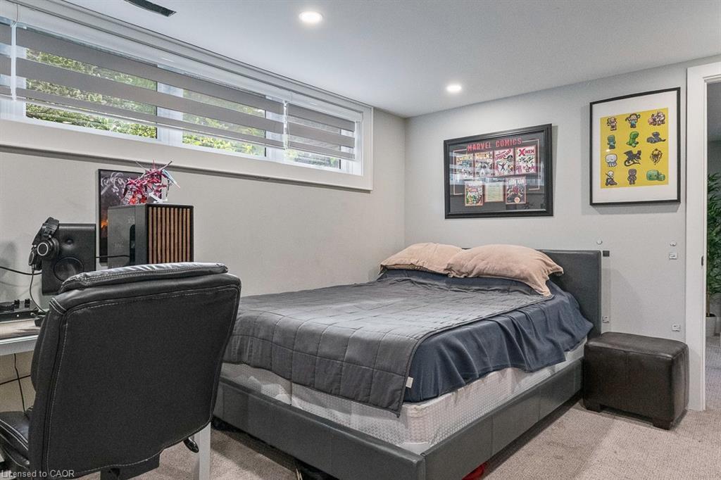 231 Southwood Court, Oakville, ON - Indoor Photo Showing Bedroom