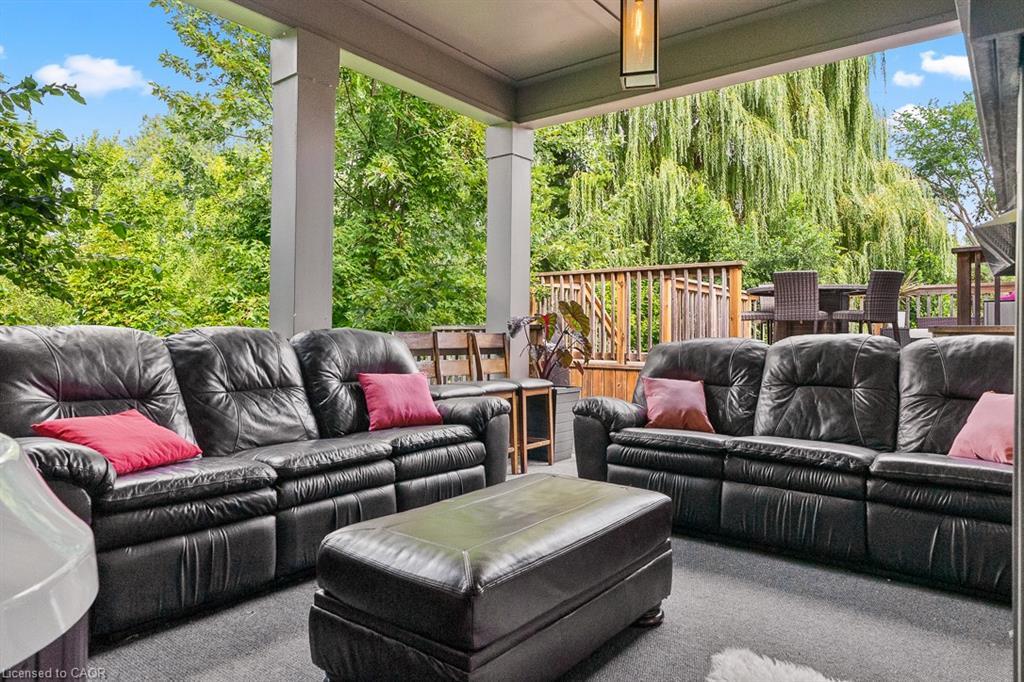 231 Southwood Court, Oakville, ON - Photo Showing Living Room