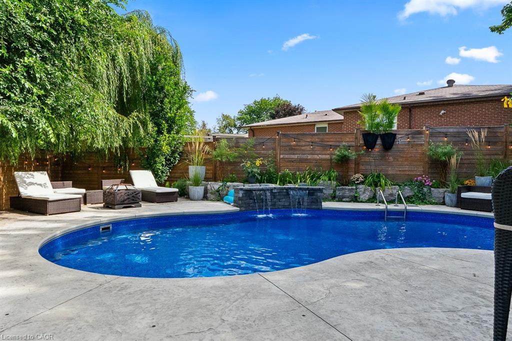 231 Southwood Court, Oakville, ON - Outdoor With In Ground Pool With Backyard