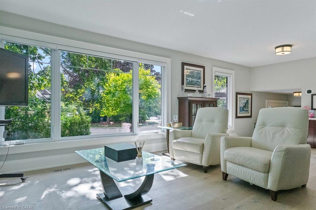 231 Southwood Court, Oakville, ON - Indoor Photo Showing Living Room