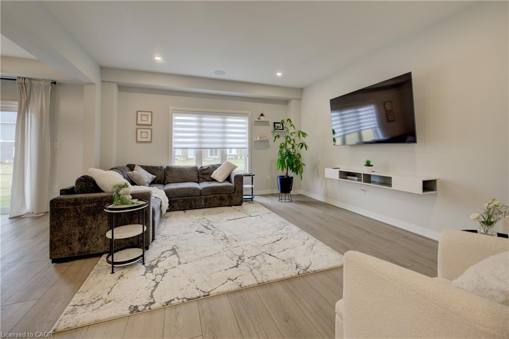 36 Alicia Crescent, Thorold, ON - Indoor Photo Showing Living Room