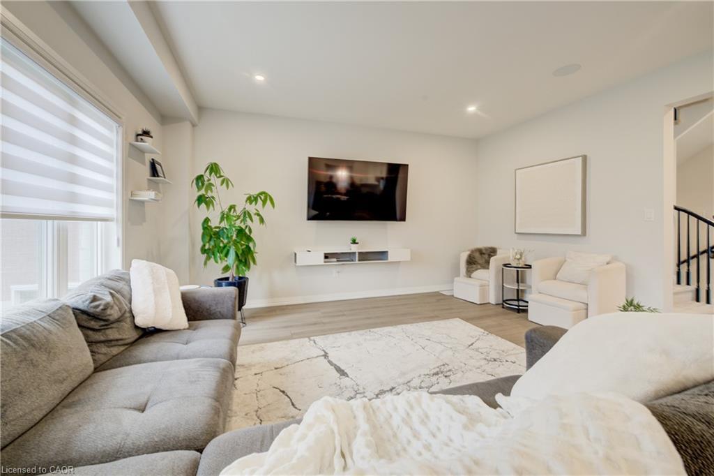 36 Alicia Crescent, Thorold, ON - Indoor Photo Showing Living Room