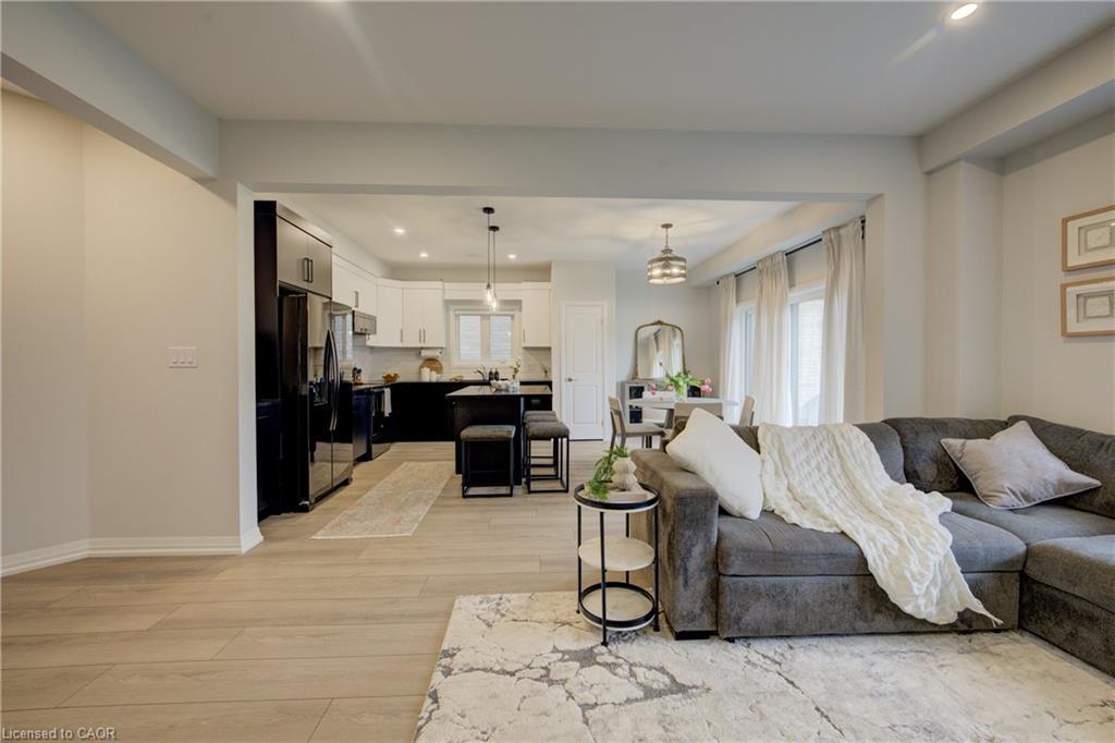 36 Alicia Crescent, Thorold, ON - Indoor Photo Showing Living Room