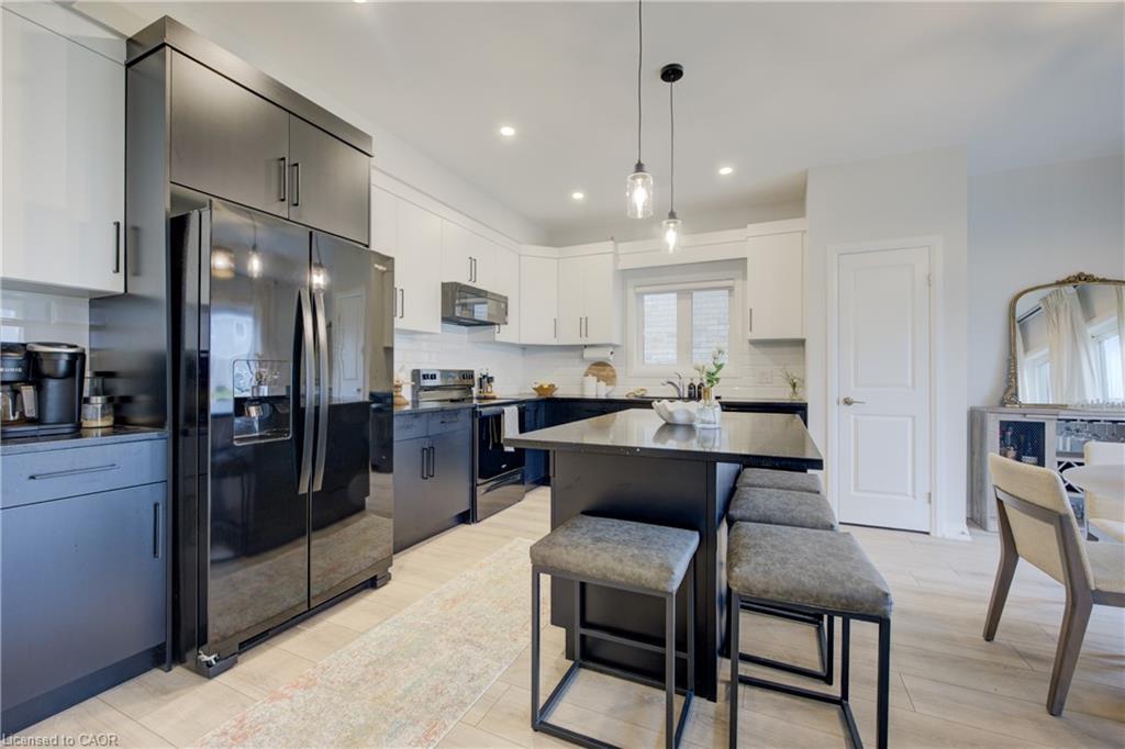 36 Alicia Crescent, Thorold, ON - Indoor Photo Showing Kitchen With Upgraded Kitchen