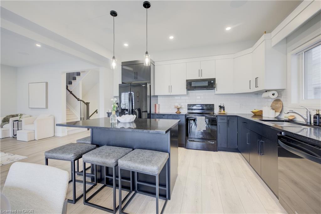 36 Alicia Crescent, Thorold, ON - Indoor Photo Showing Kitchen With Upgraded Kitchen