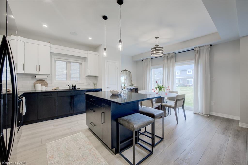 36 Alicia Crescent, Thorold, ON - Indoor Photo Showing Kitchen With Upgraded Kitchen