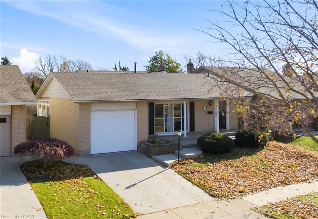 123 Athenia Drive, Stoney Creek, ON - Outdoor With Facade