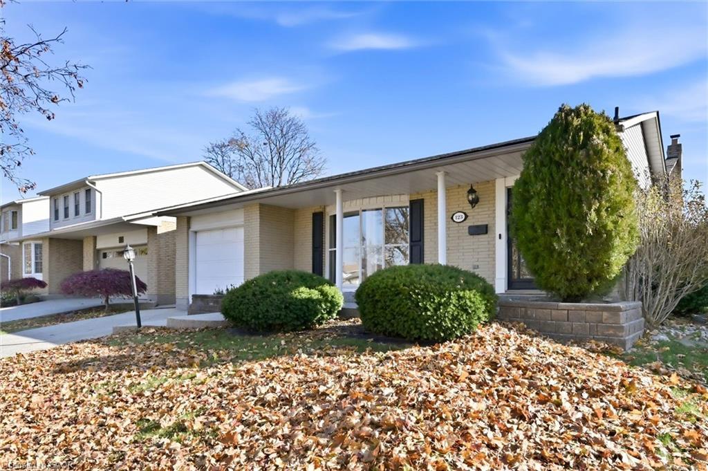 123 Athenia Drive, Stoney Creek, ON - Outdoor With Facade