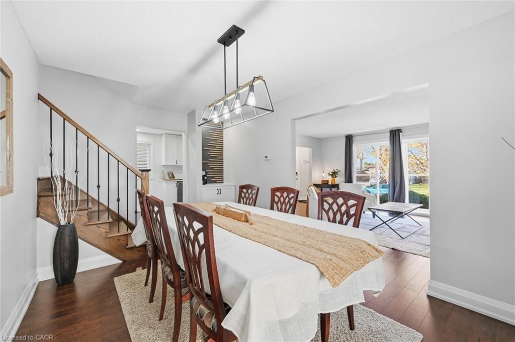 123 Athenia Drive, Stoney Creek, ON - Indoor Photo Showing Dining Room