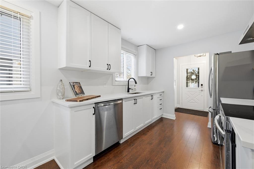 123 Athenia Drive, Stoney Creek, ON - Indoor Photo Showing Kitchen